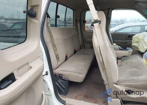 2000 Ford F-150 Lariat/Work Series/Xl/Xlt z USA, uszkodzony, nr VIN 1FTRX18L2YNB45370